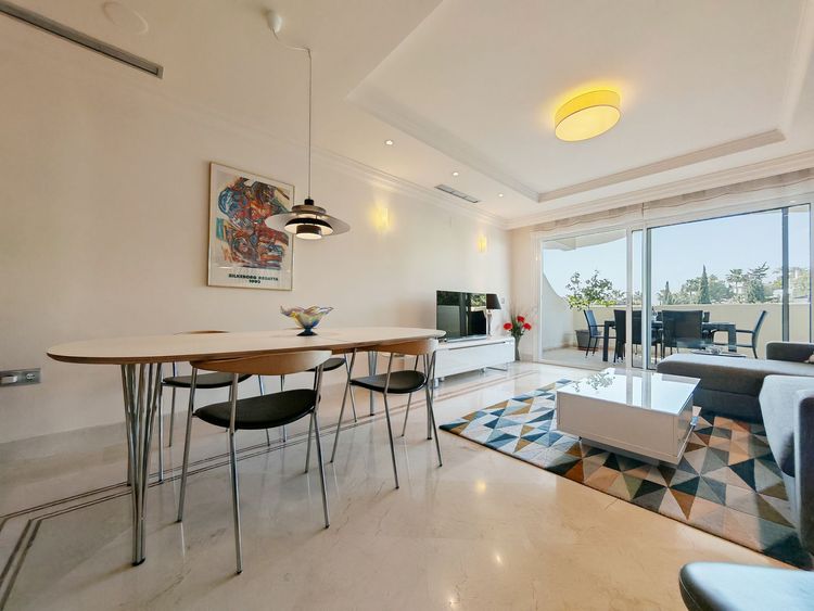 Apartment | Resale in Nueva Andalucía Others in Nueva Andalucía Others, Costa del Sol - Photo 2