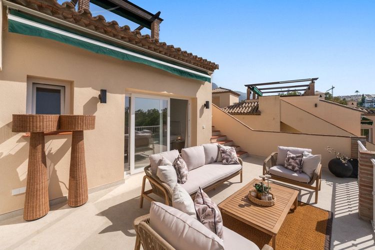Penthouse | Resale in Nueva Andalucía in Nueva Andalucía Others, Costa del Sol - Photo 5
