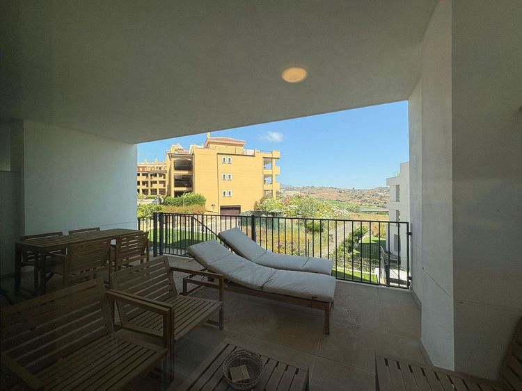 Apartment | Resale in Calanova Golf in Calanova Golf, Costa del Sol - Photo 2