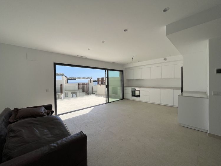 House | Resale in Torrox Costa in Torrox Costa, Costa del Sol - Photo 2