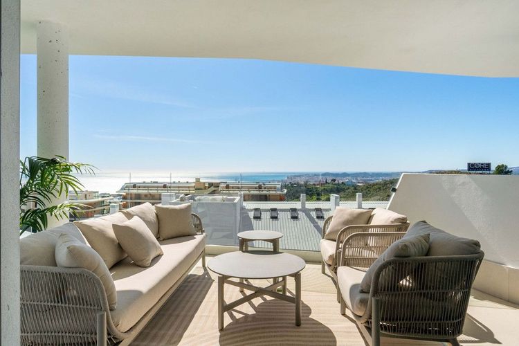 Apartment | Resale in Fuengirola in Fuengirola Others, Costa del Sol - Photo 3