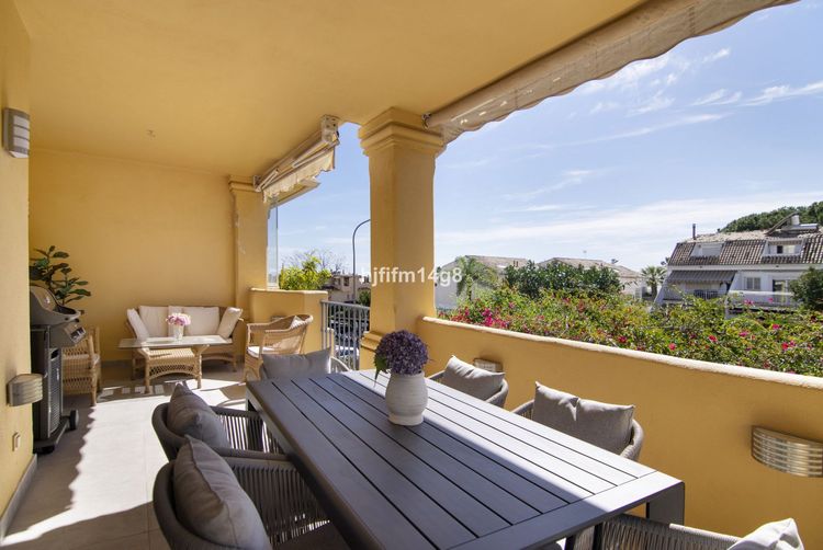Apartment | Resale in The Golden Mile in The Golden Mile, Costa del Sol - Photo 2
