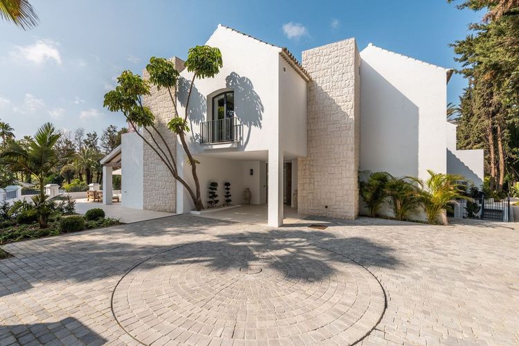 House | Resale in Las Brisas in Las Brisas, Costa del Sol - Photo 3