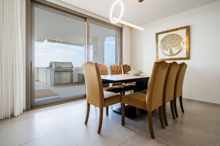 Apartment | Resale in Aloha in Aloha, Costa del Sol - Photo 3