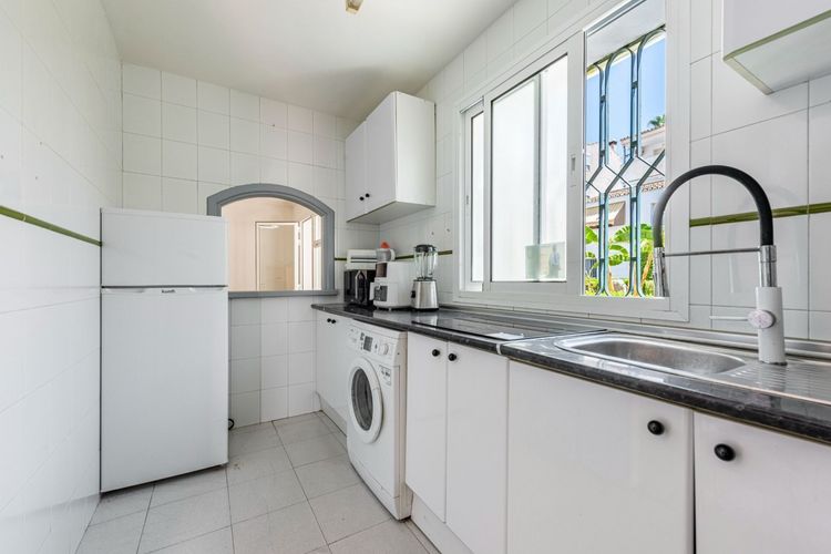 Apartment | Resale in Torremuelle in Torremuelle, Costa del Sol - Photo 5