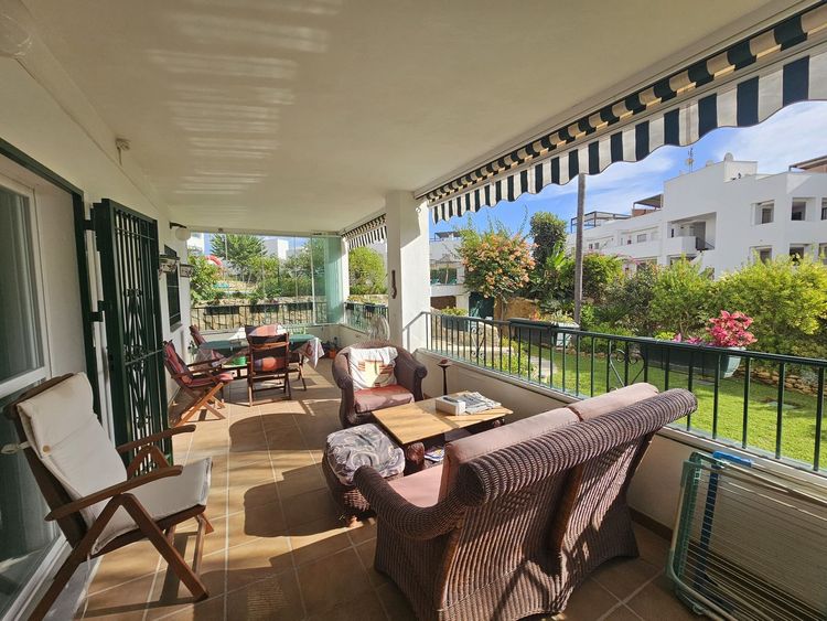 listing card gallery