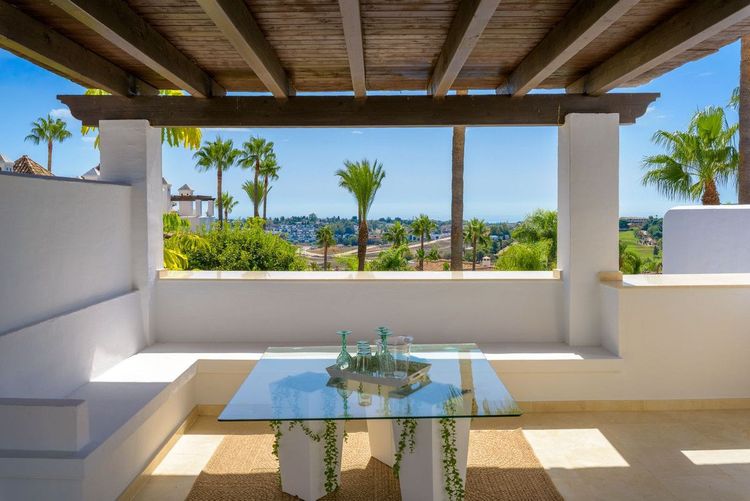 House | Resale in El Paraiso in El Paraiso, Costa del Sol - Photo 4