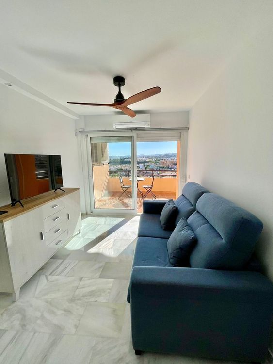 Apartment | Resale in Los Pacos in Los Pacos, Costa del Sol - Photo 2