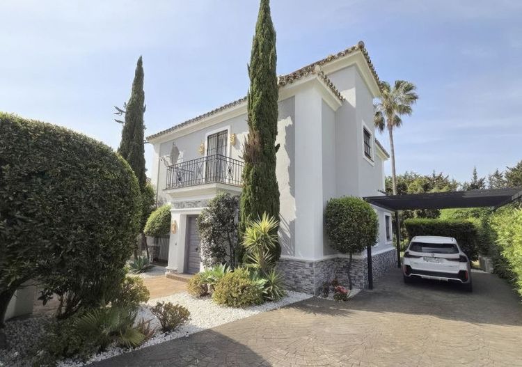 House | Resale in La Duquesa - Development photo 1