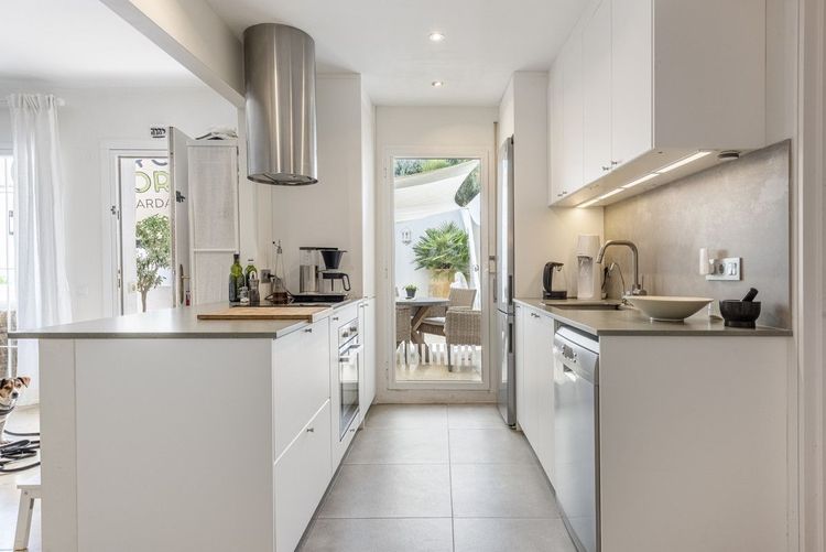 Apartment | Resale in Río Real in Río Real, Costa del Sol - Photo 2