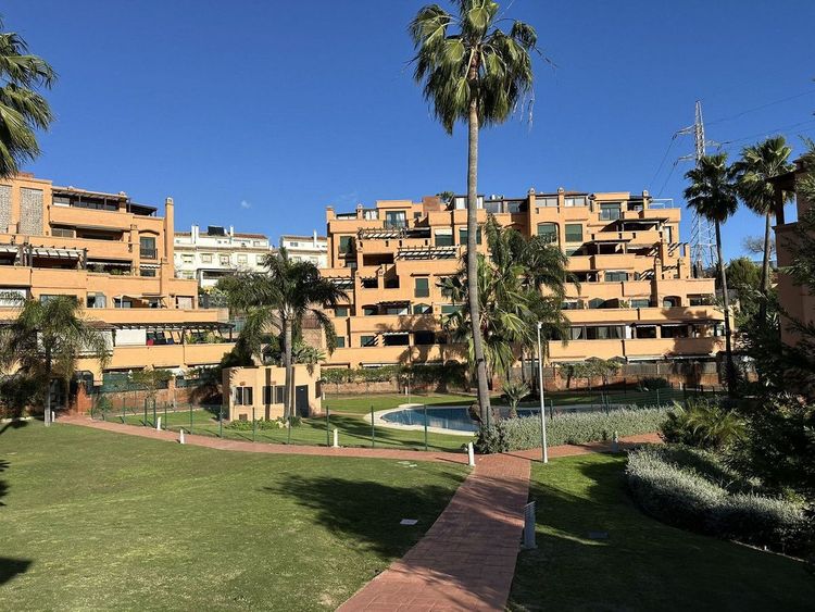 Apartment | Resale in Marbella in Marbella Others, Costa del Sol - Photo 2