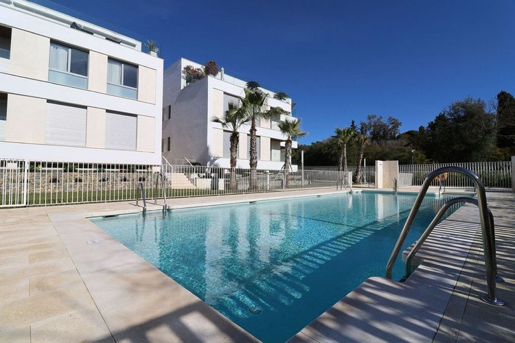 Apartment | Resale in Elviria in Elviria, Costa del Sol - Photo 2