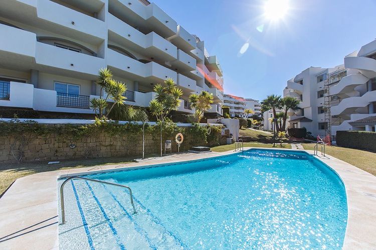 Apartment | Resale in Elviria - Development photo 1