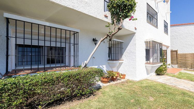 House | Resale in Manilva in Manilva Others, Costa del Sol - Photo 2