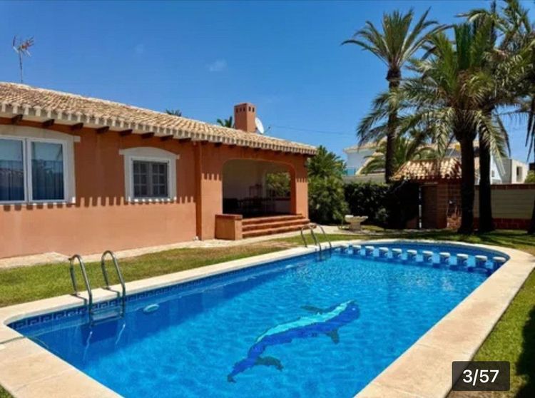 House | Resale in Cabo Roig in Cabo Roig, Costa Blanca - Photo 4