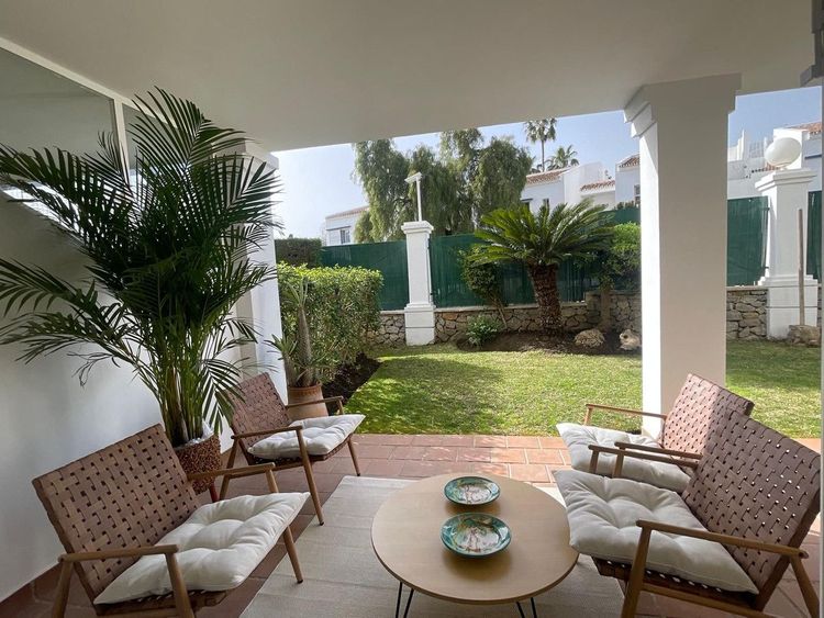 Apartment | Resale in Aloha in Aloha, Costa del Sol - Photo 2