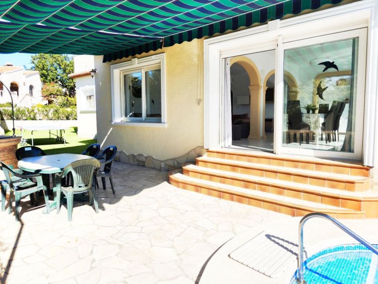 House | Resale in Calpe in Calpe, Costa Blanca - Photo 3