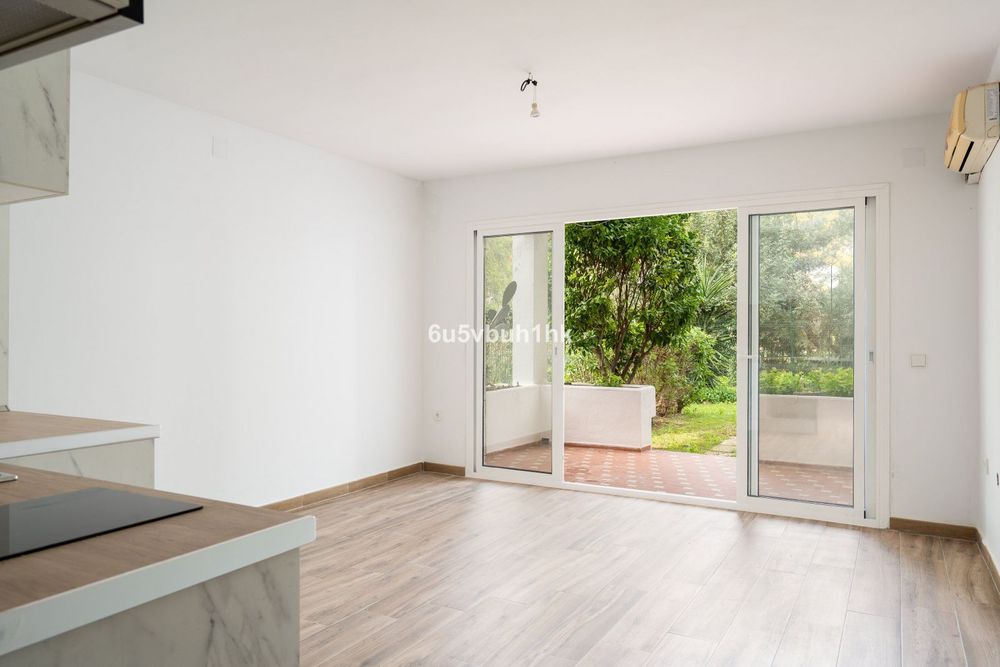 Apartment | Resale in Los Pacos in Los Pacos, Costa del Sol - Main property photo