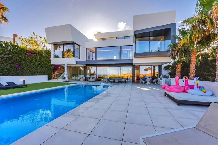 listing card gallery