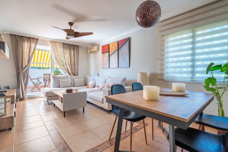 Apartment | Resale in Benalmadena in Benalmadena Others, Costa del Sol - Photo 2