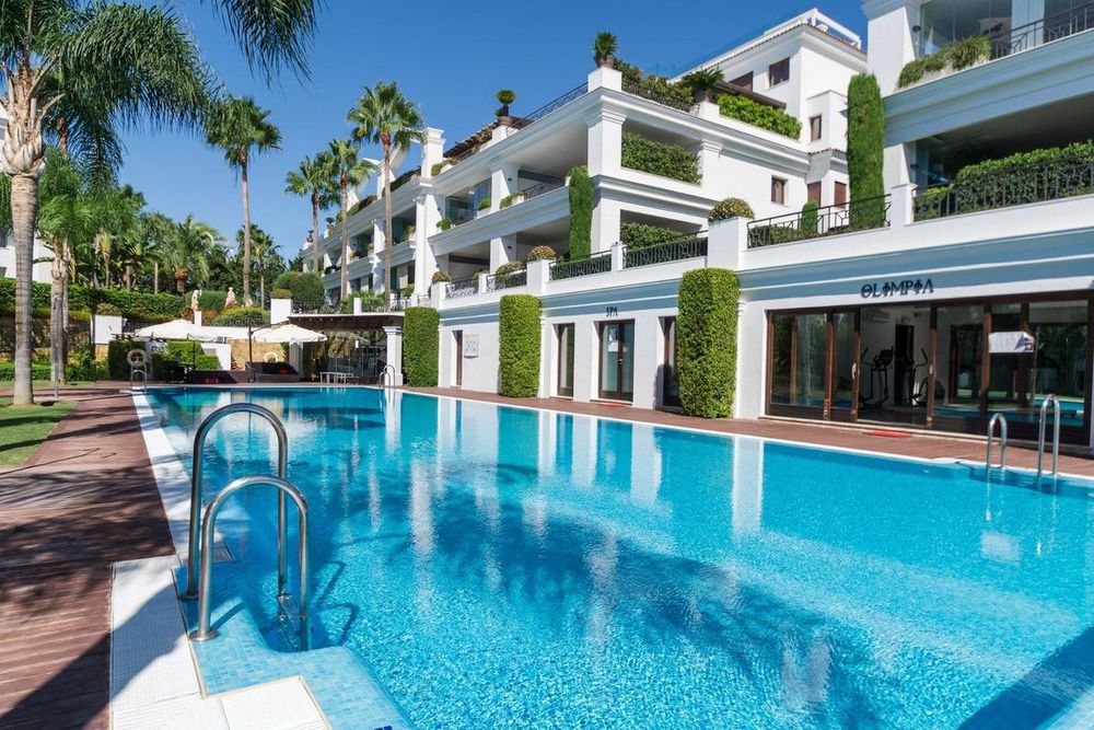 Apartment | Resale in Estepona in Estepona, Costa del Sol - Main property photo