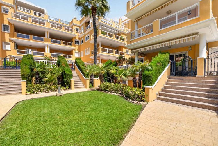 Apartment | Resale in Orihuela Costa in Orihuela Costa, Costa Blanca - Photo 4