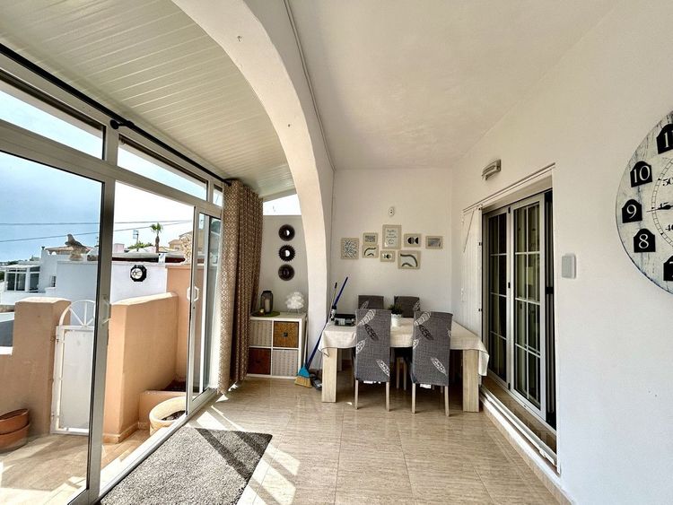 House | Resale in Villamartin in Villamartin, Costa Blanca - Photo 2