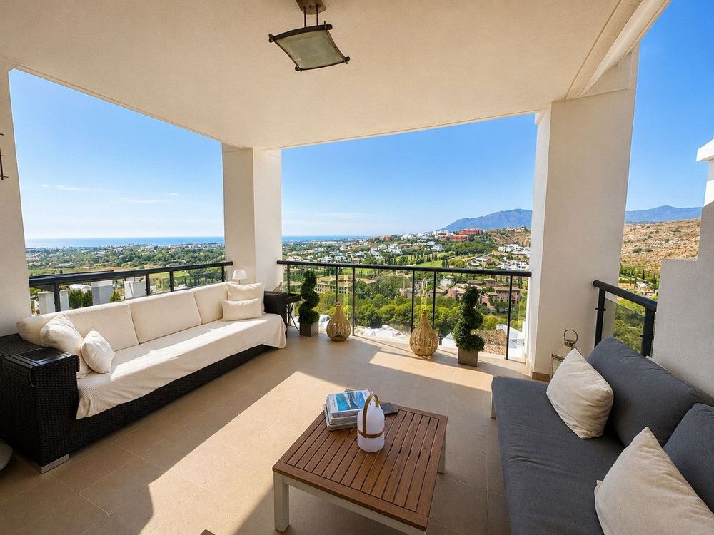 Apartment | Resale in Los Flamingos in Los Flamingos, Costa del Sol - Main property photo
