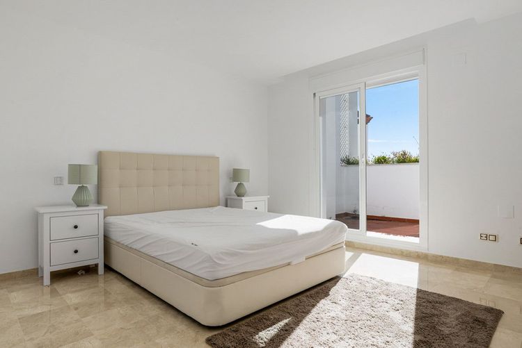 Apartment | Resale in Nueva Andalucía in Nueva Andalucía Others, Costa del Sol - Photo 5