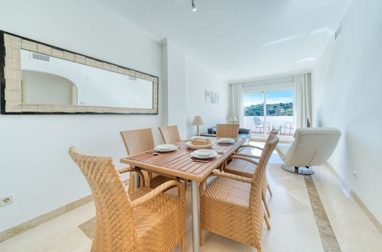 Apartment | Resale in Calanova Golf in Calanova Golf, Costa del Sol - Photo 3