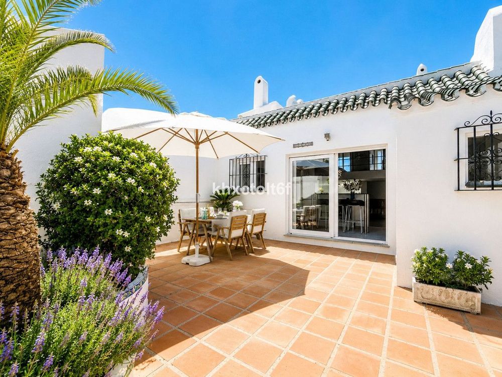 House | Resale in Aloha in Aloha, Costa del Sol - Main property photo
