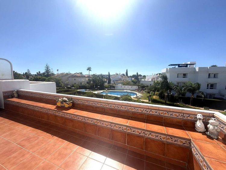 Penthouse | Resale in El Paraiso in El Paraiso, Costa del Sol - Photo 2