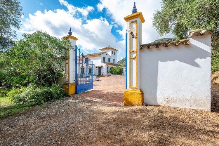 House | Resale in Ronda in Ronda, Costa del Sol - Photo 2