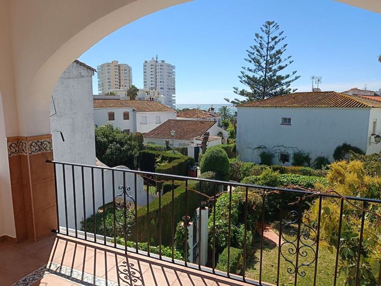 Apartment | Resale in Torreguadiaro in Torreguadiaro, Costa del Sol - Photo 2