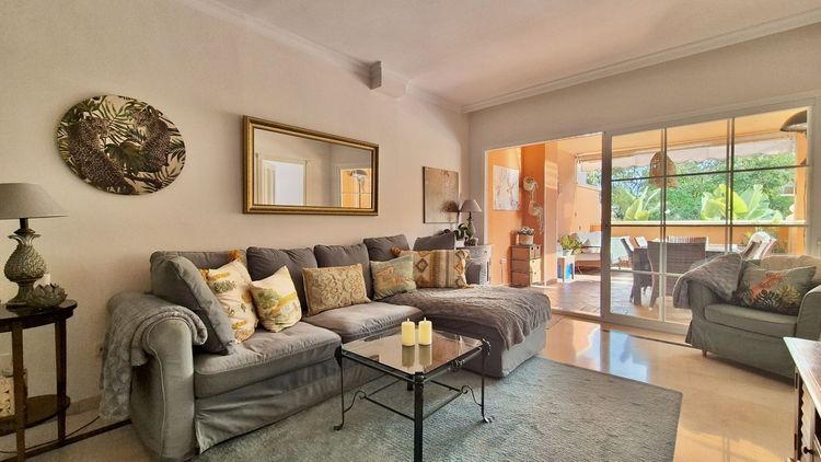 Apartment | Resale in Nueva Andalucía in Nueva Andalucía Others, Costa del Sol - Photo 2