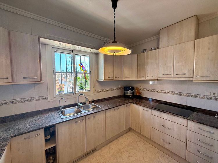 House | Resale in Rojales in Rojales, Rosales / Quesada, Costa Blanca - Photo 4