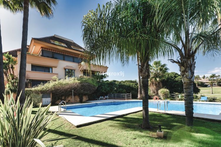 Apartment | Resale in Nueva Andalucía in Nueva Andalucía, Costa del Sol - Photo 3