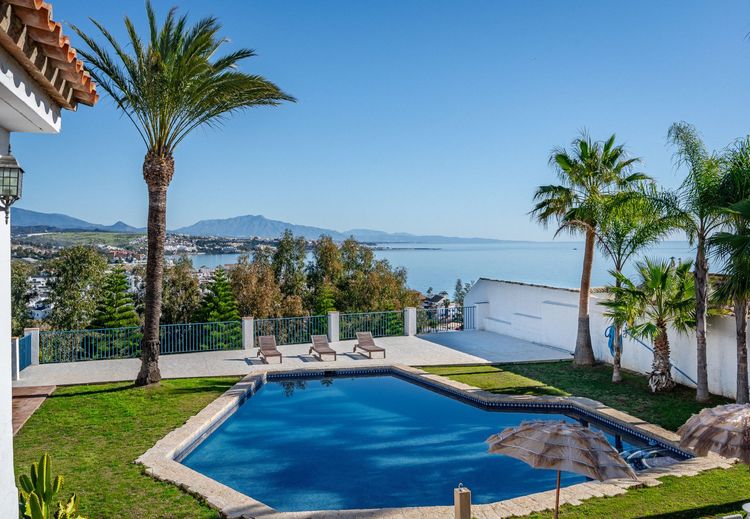 Renovation Opportunity House | Resale in Estepona in Estepona, Costa del Sol - Photo 2