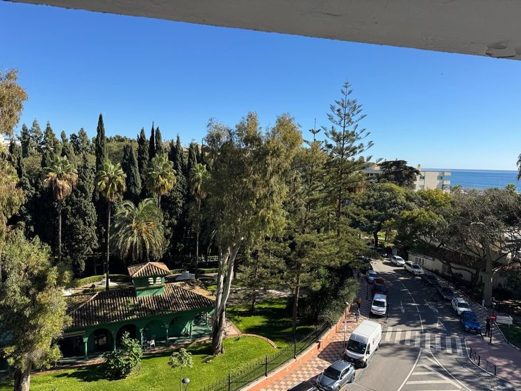 Apartment | Resale in Marbella in Marbella, Costa del Sol - Photo 2
