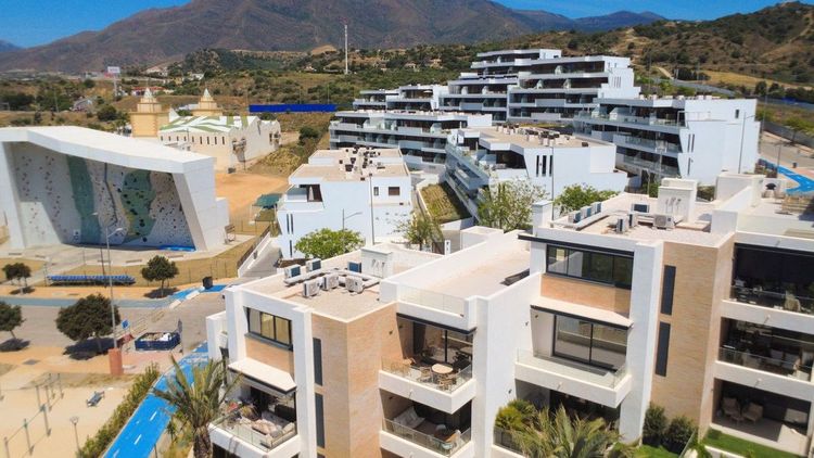 Apartment | Resale in Estepona in Estepona, Costa del Sol - Photo 4