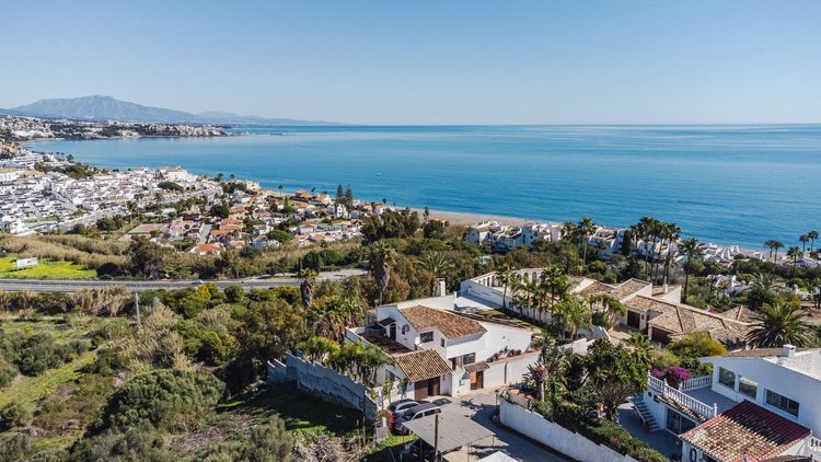 Renovation Opportunity House | Resale in Estepona in Estepona, Costa del Sol - Photo 3