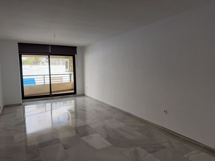 Apartment | Resale in Marbella in Marbella Others, Costa del Sol - Photo 2
