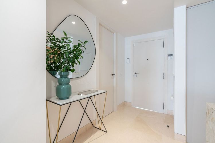 House | Resale in The Golden Mile in The Golden Mile, Costa del Sol - Photo 2