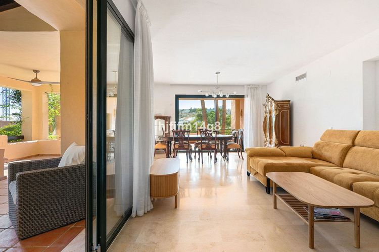 Apartment | Resale in Estepona in Estepona, Costa del Sol - Photo 5
