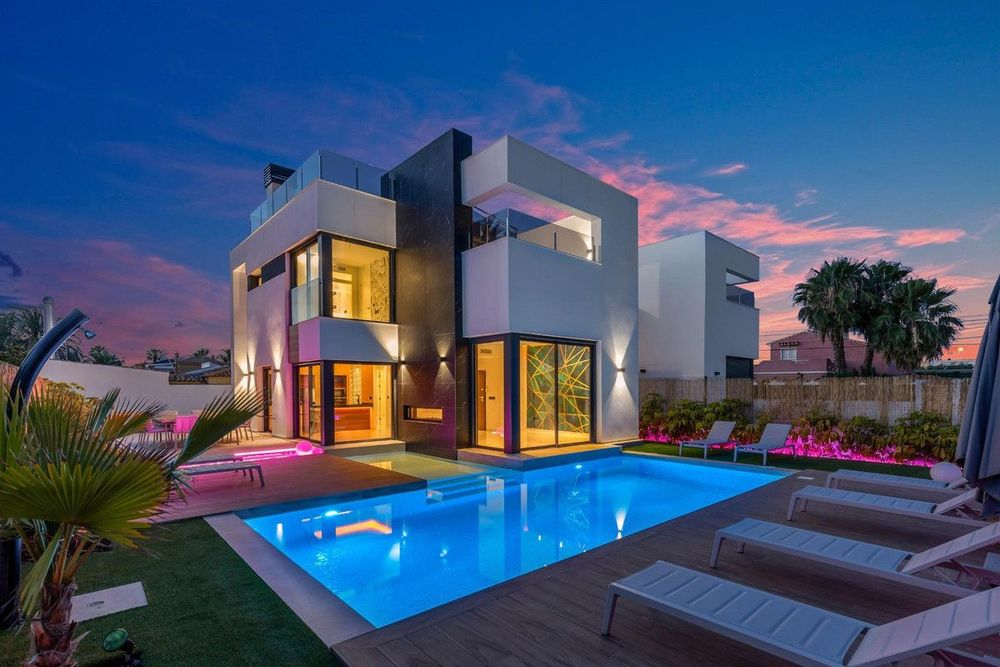 House | Resale in Torrevieja in Torrevieja, Costa Blanca - Main property photo