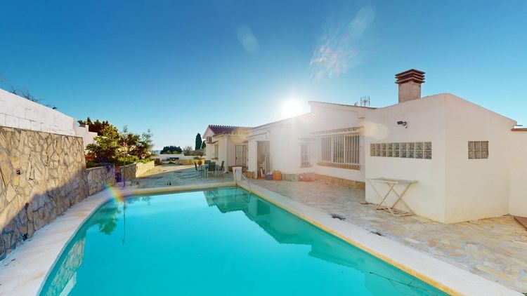 House | Resale in Benajarafe in Benajarafe, Costa del Sol - Photo 2