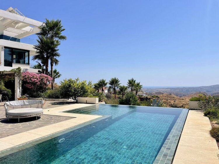 House | Resale in Mijas in Mijas Others, Costa del Sol - Photo 2