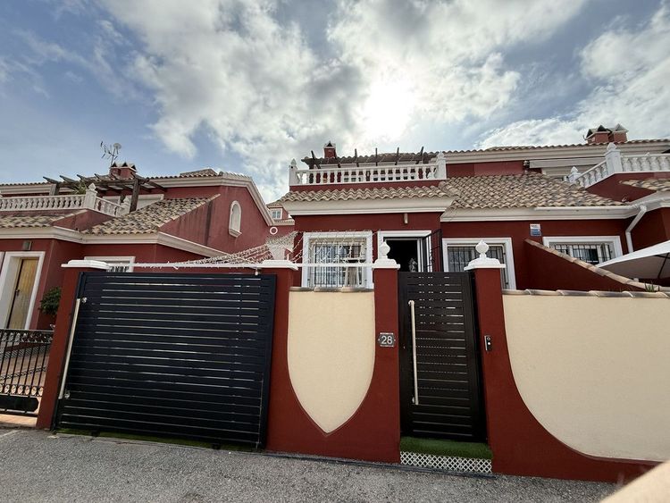 House | Resale in Villamartin in Villamartin, Orihuela Costa, Costa Blanca - Photo 3