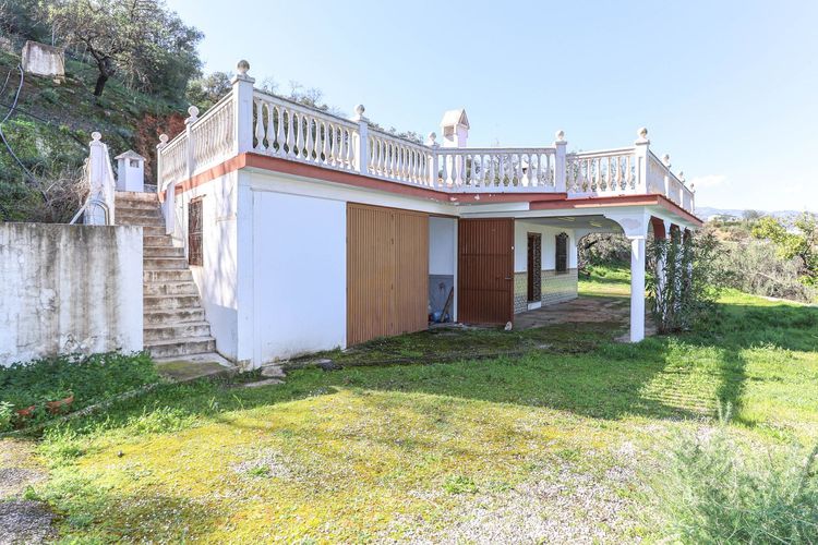 House | Resale in Guaro in Guaro, Costa del Sol - Photo 2
