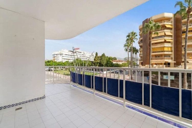 Apartment | Resale in Fuengirola in Fuengirola Others, Costa del Sol - Photo 2